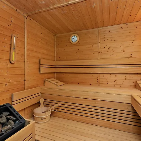 Διαμέρισμα Avec Piscine Interieure Et Dans