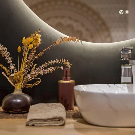 Avec Piscine Interieure Et Dans *